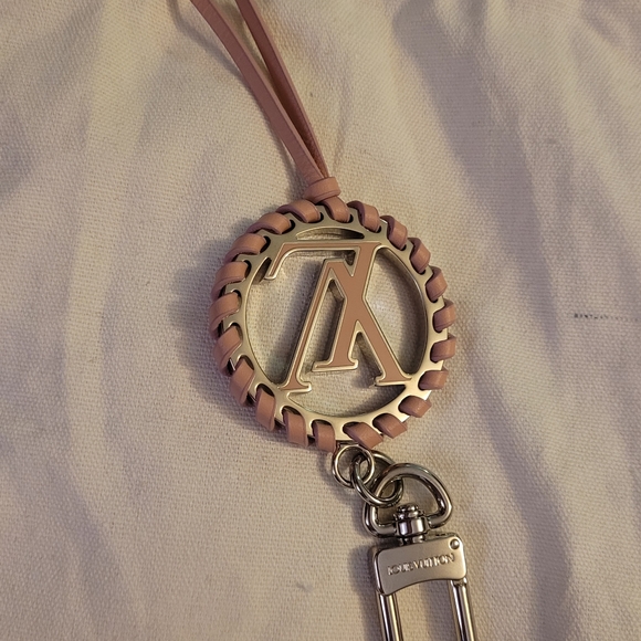$325 EMT Louis Vuitton pink very bag charm. Classic LV logo - Picture 3 of 7